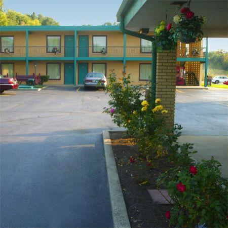 Village Inn Motel - Berrien Springs Eksteriør bilde